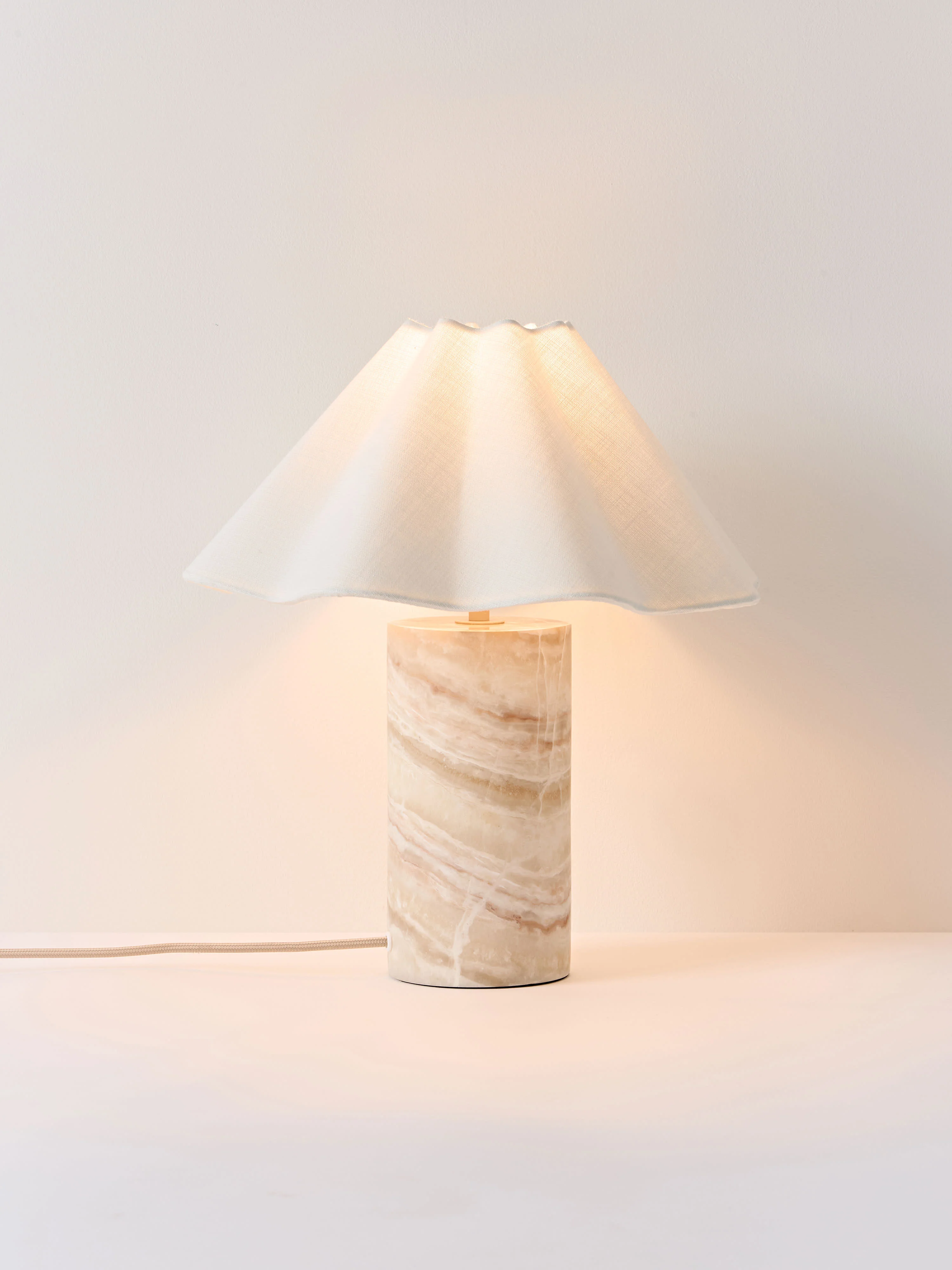 Dimbare LED tafellamp Arya met marmeren voet