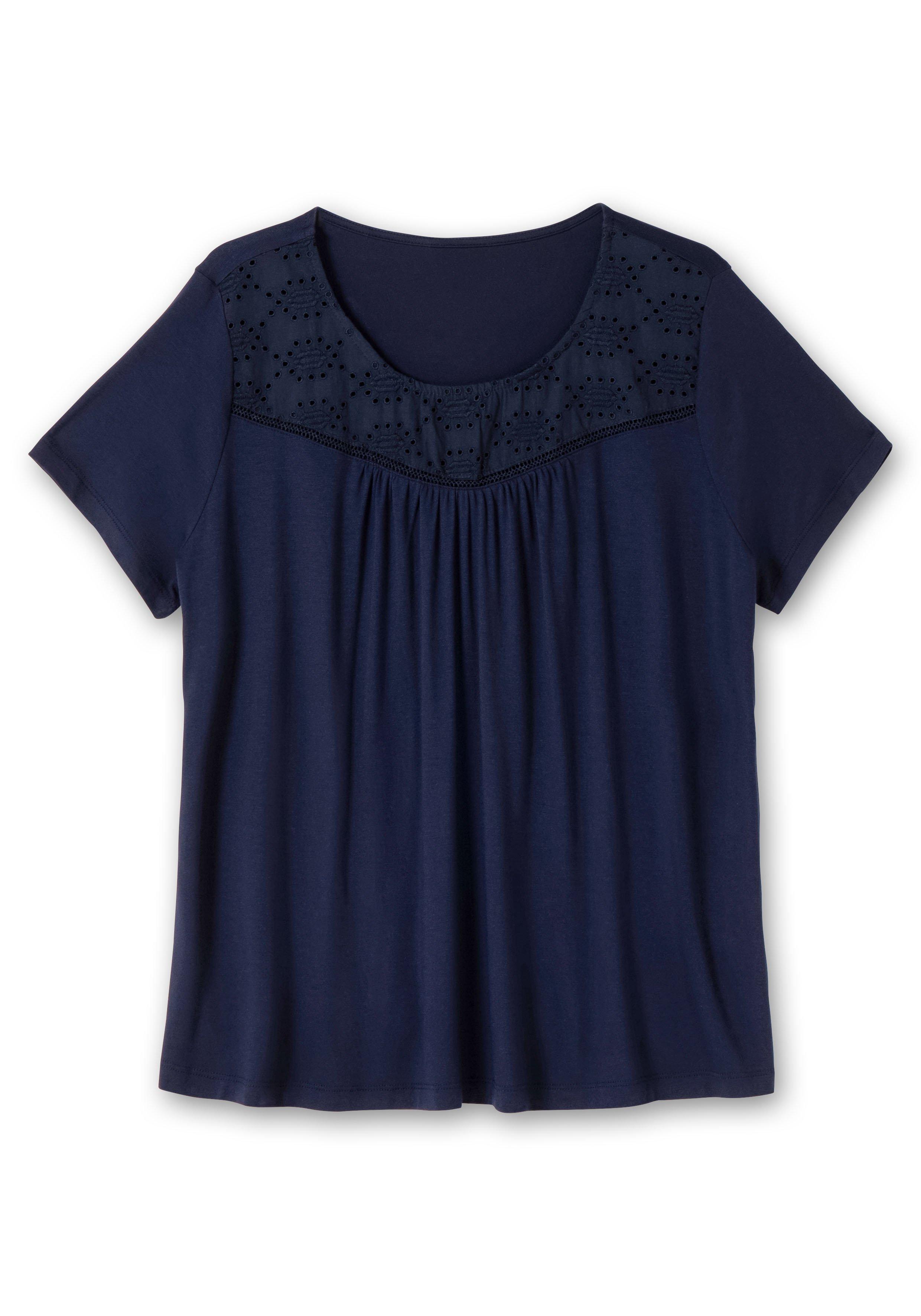 Shirt mit Spitzeneinsatz, aus Viskosejersey