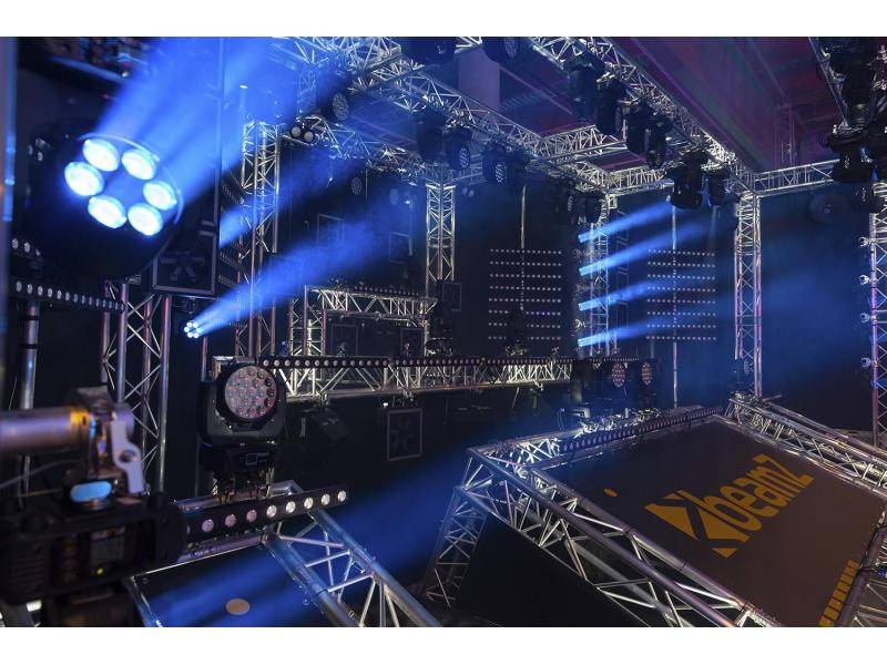 BeamZ Moving Head Fuze610Z Wash Kompakter und leistungsstarker LED Moving Head