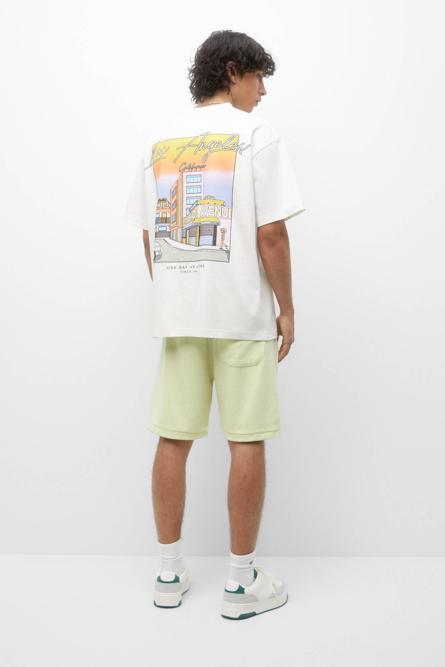 CAMISETA DE MANGA CURTA ESTAMPADA - BRANCA SUJA