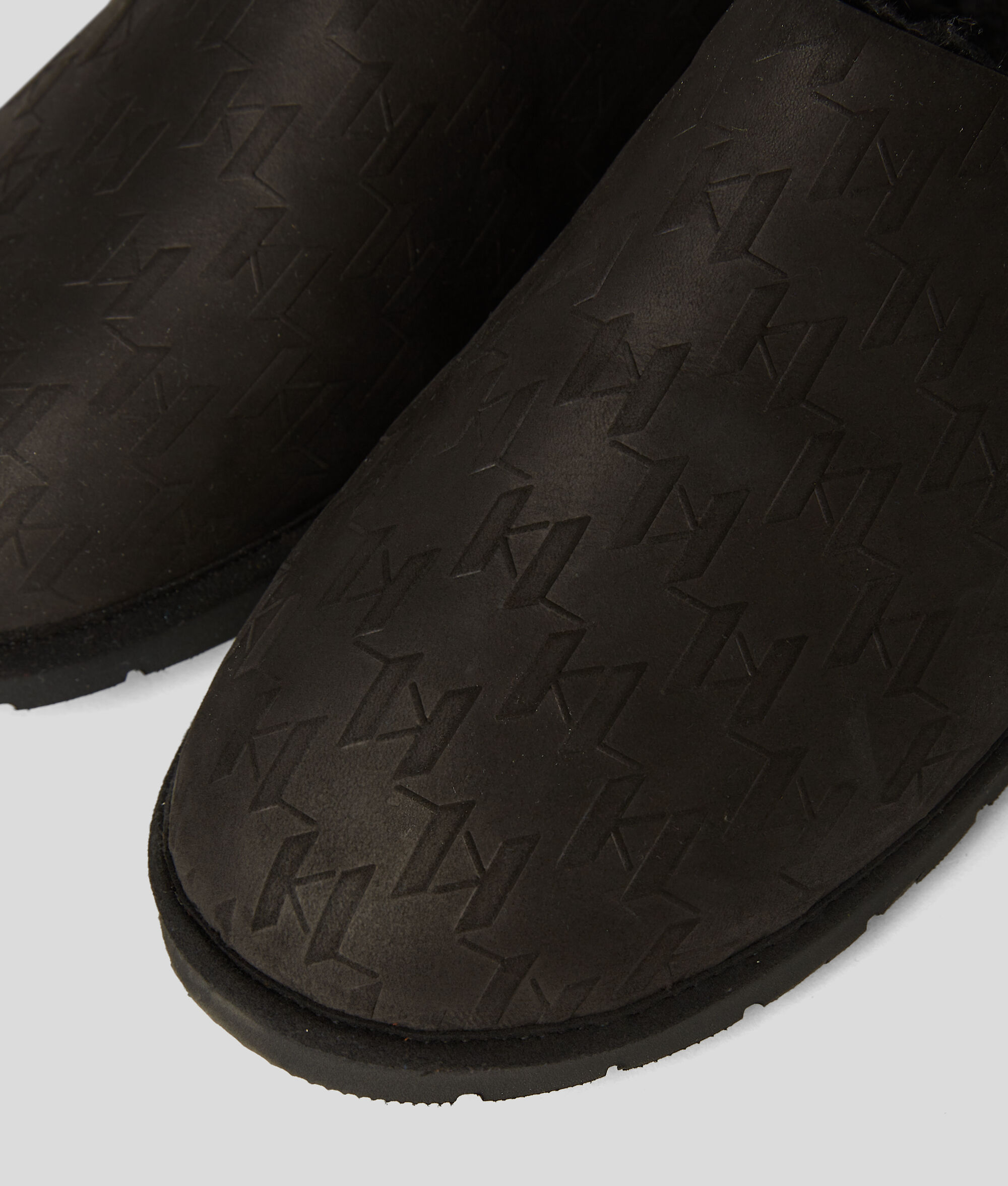 Chausson Salon KL Monogram
