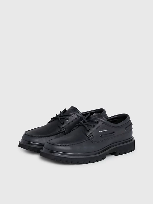 Sapatos híbridos de couro com cadarço