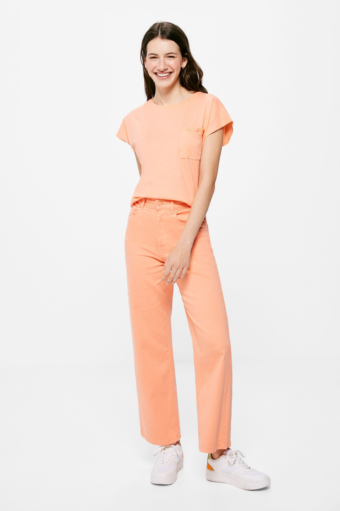 Camiseta de bolso com bordado suíço - Bordô