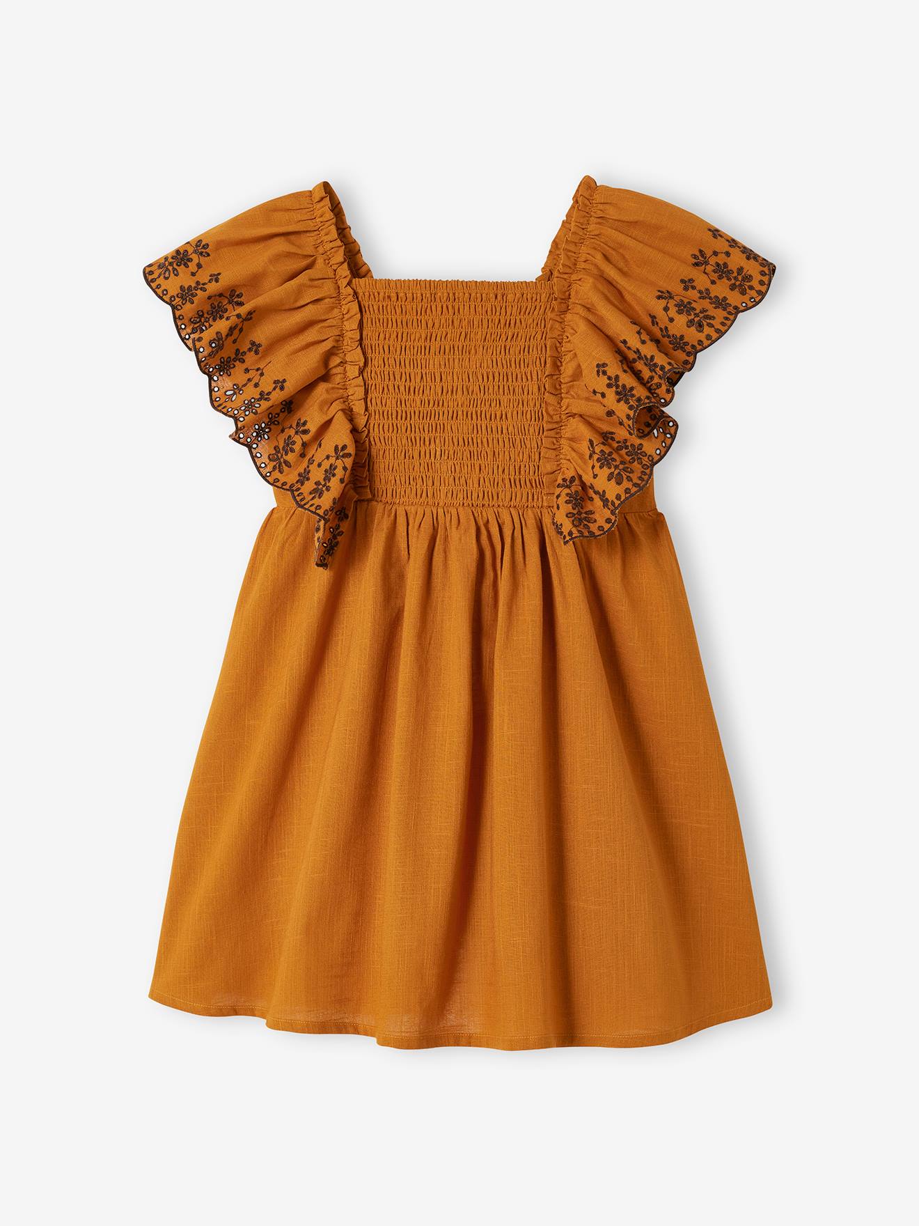 Vestido infantil em tons pastel com babados e mangas bordadas.