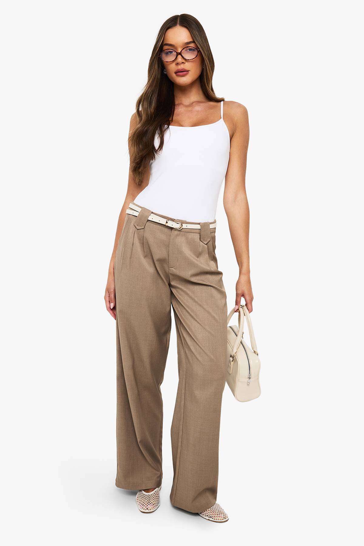 boohoo Peached Sculpt Body sculpté sans manches à fines bretelles avec rembourrage amovible