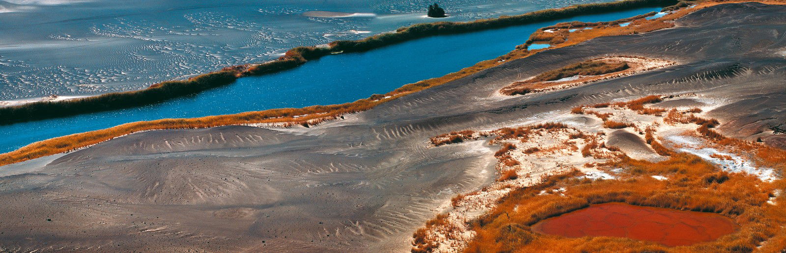 Wau an Namus, Red Lake / Libya by Hans Gasser - Limited Edition. Edition of: 150. Signed.