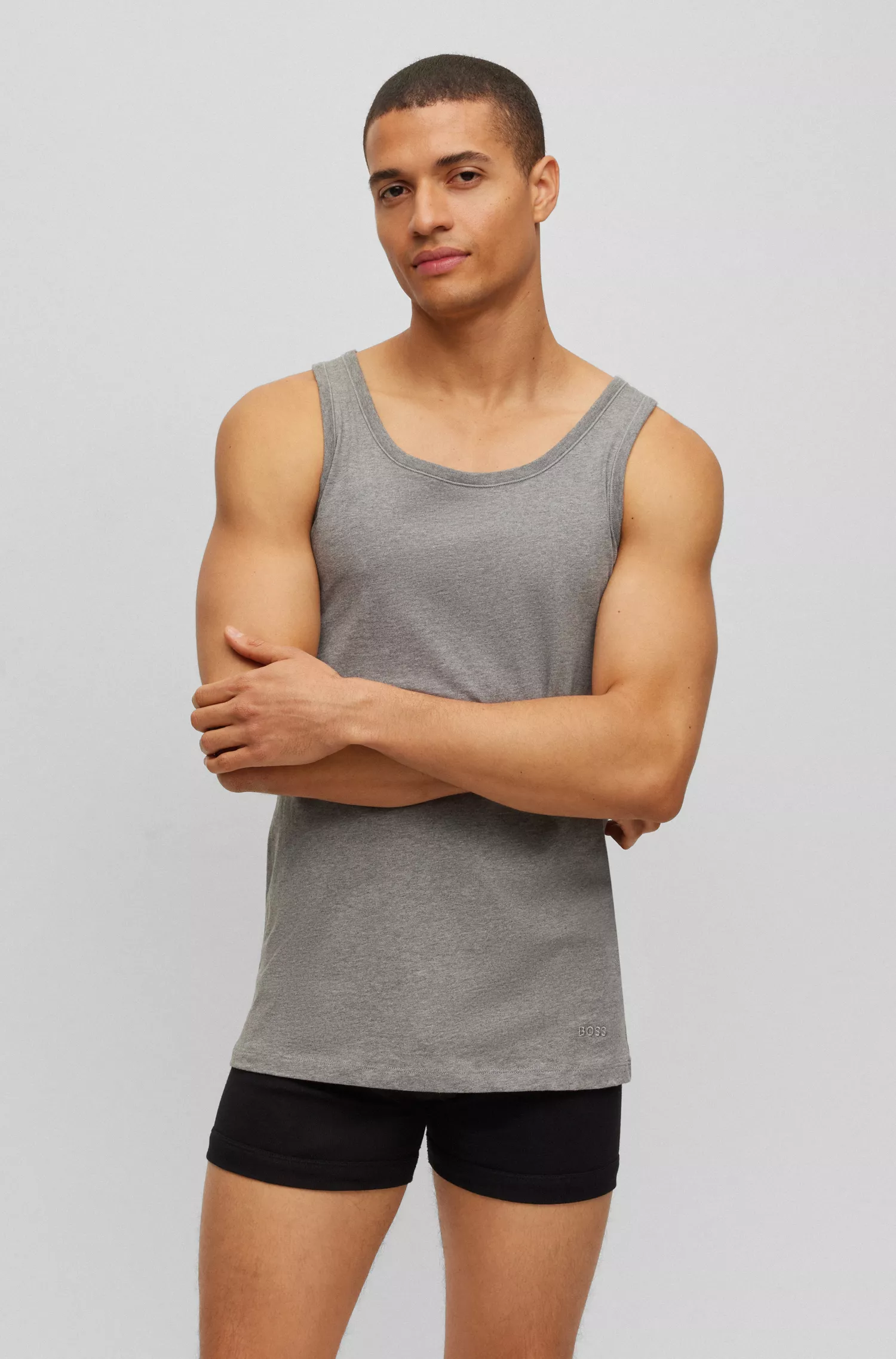 BOSS Black - Pacote com três camisetas regatas de algodão com logotipos bordados.