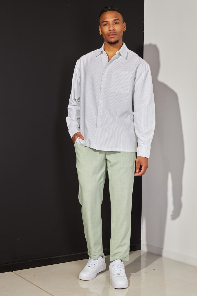 Chemise blanche à rayures vertes