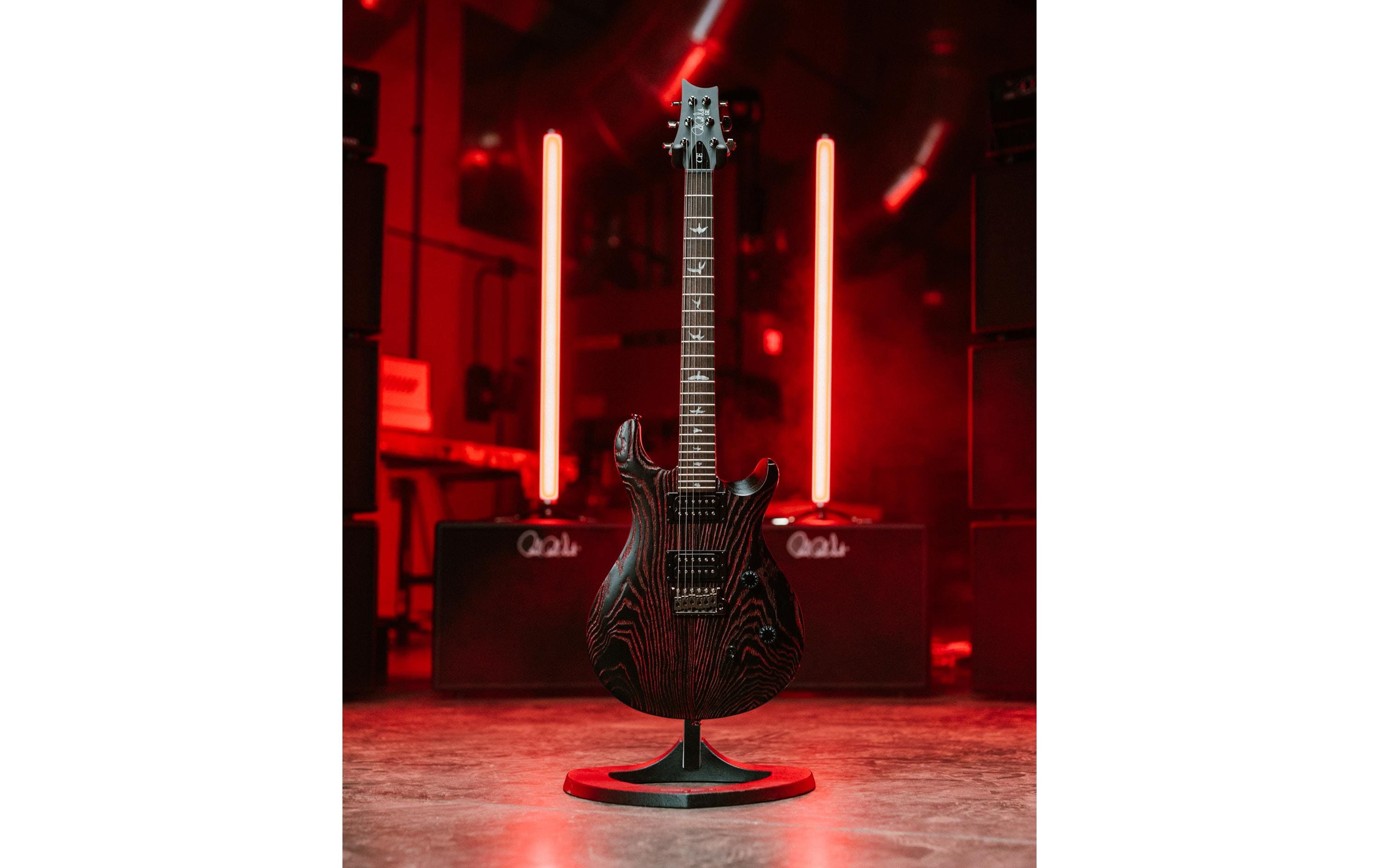E-Gitarre SE Swamp Ash CE 24 LTD SRED<br>CE 24 Sandgestrahlt in limitierter Auflage