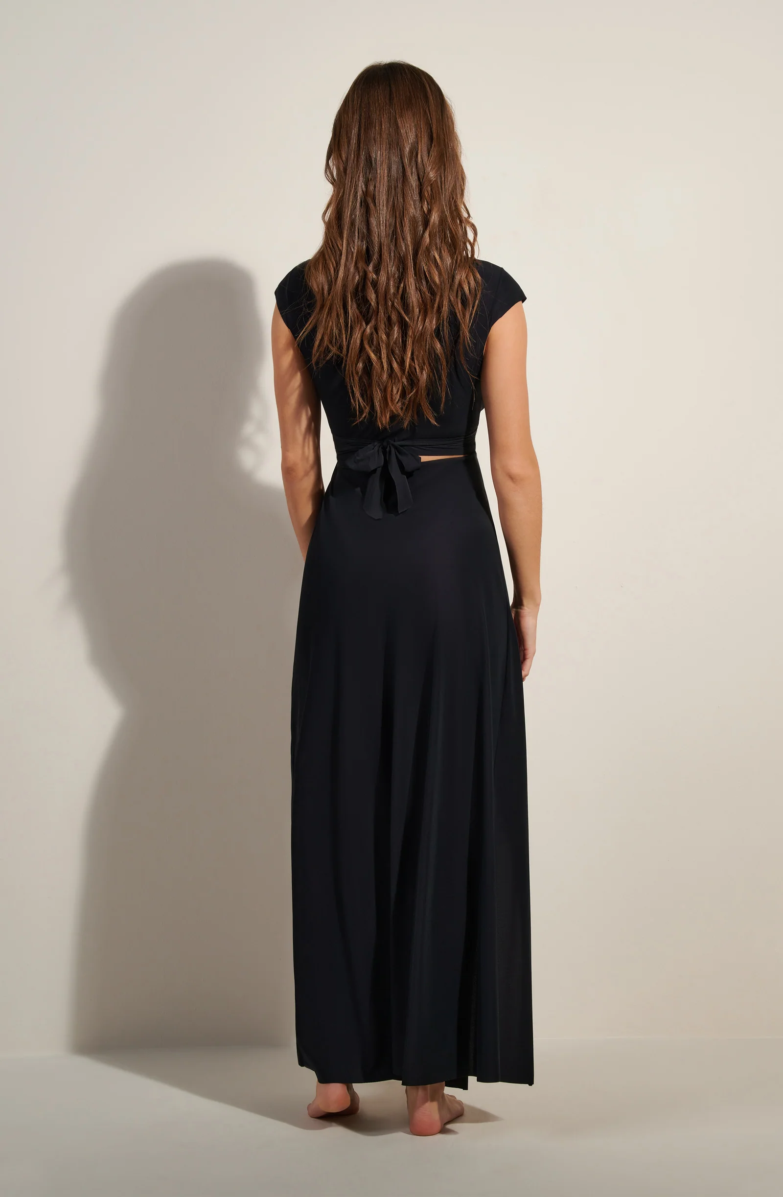 kolil Robe longue noire découpe cropped Noir