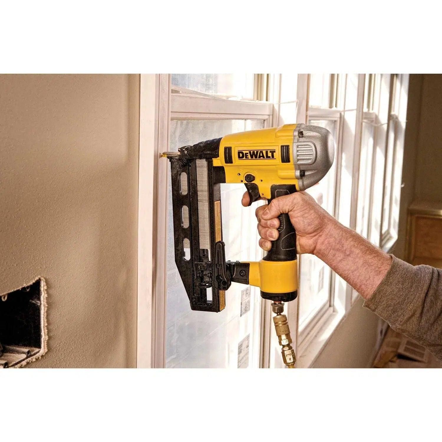 DeWALT DPN1664PP 16GA Rechte afwerkingstacker 25-64 mm
