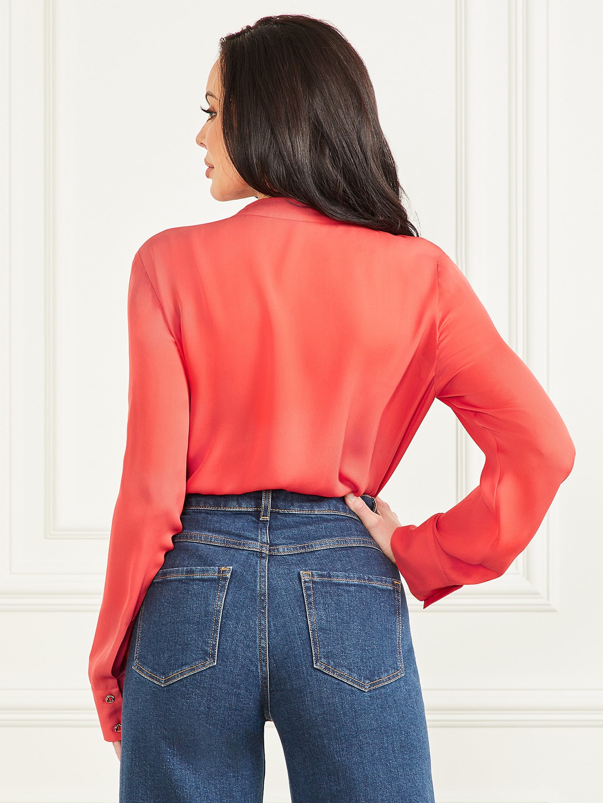 Blusa de cetim Bulma