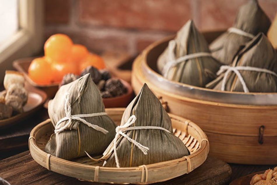 Zongzi: rijstdumplings gevuld met buikspek en gezouten eidooiers