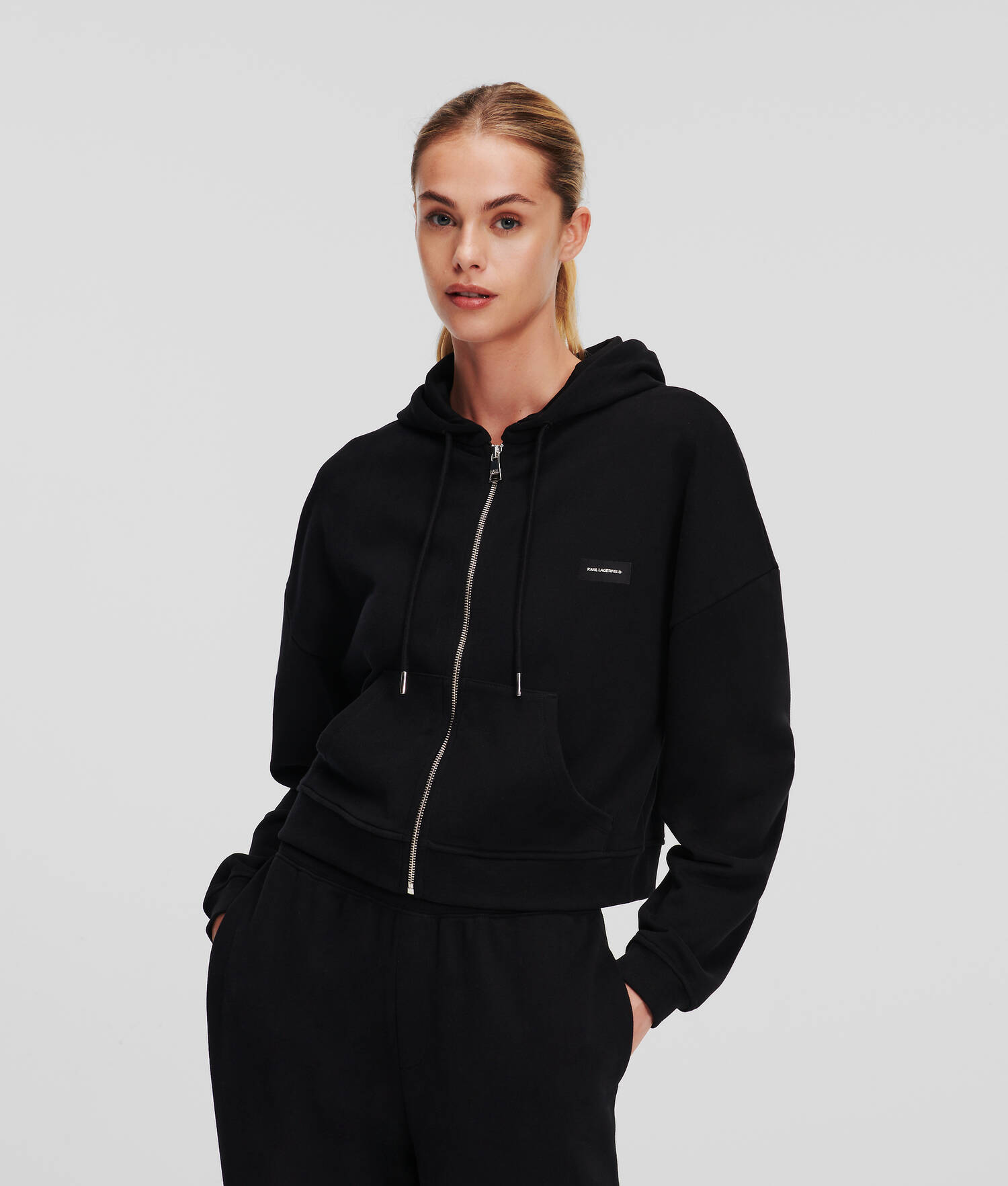 SWEAT À CAPUCHE ZIPPÉ AVEC LOGO ESSENTIAL
