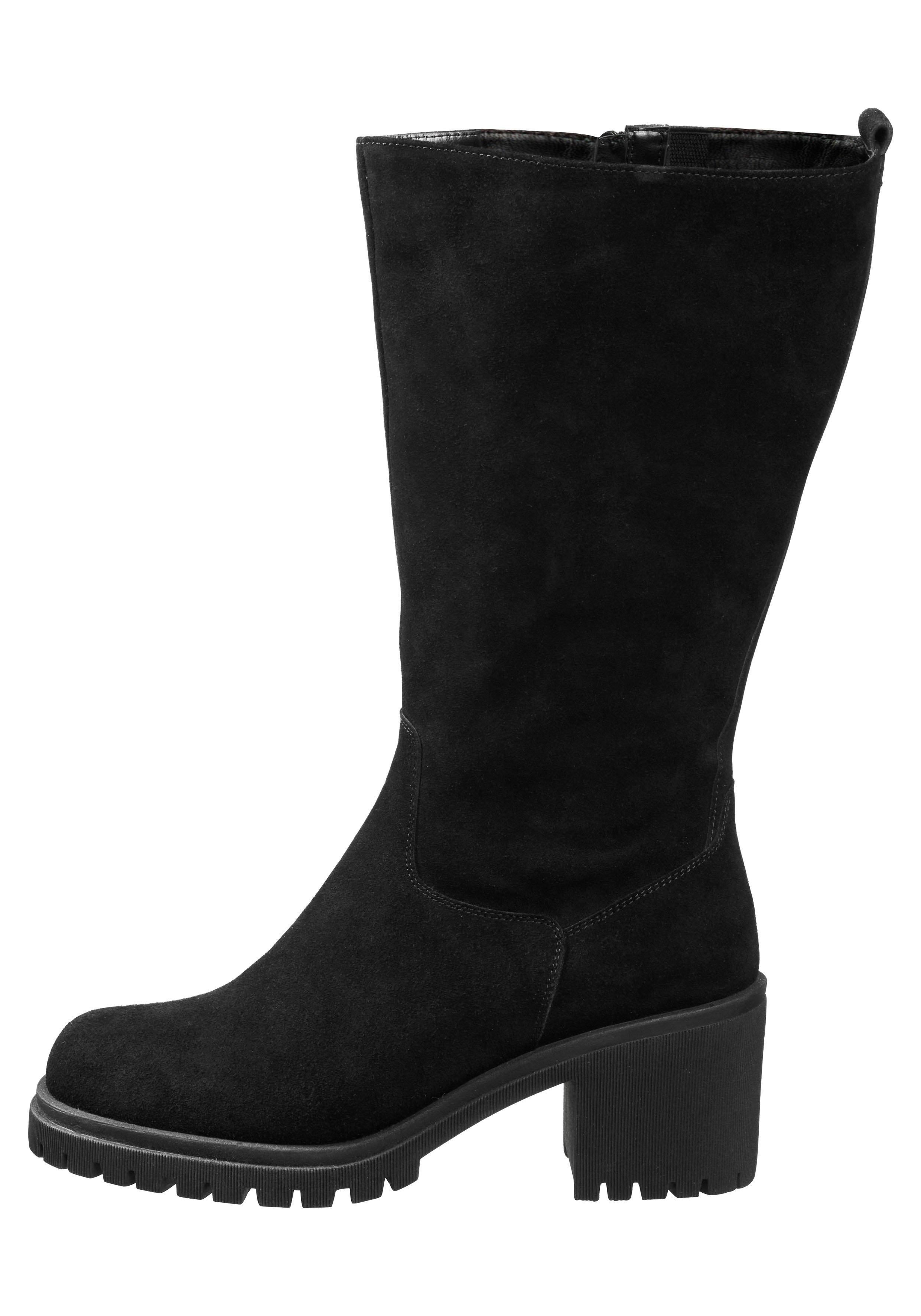 Weitschaftstiefel mit stark profilierter Sohle