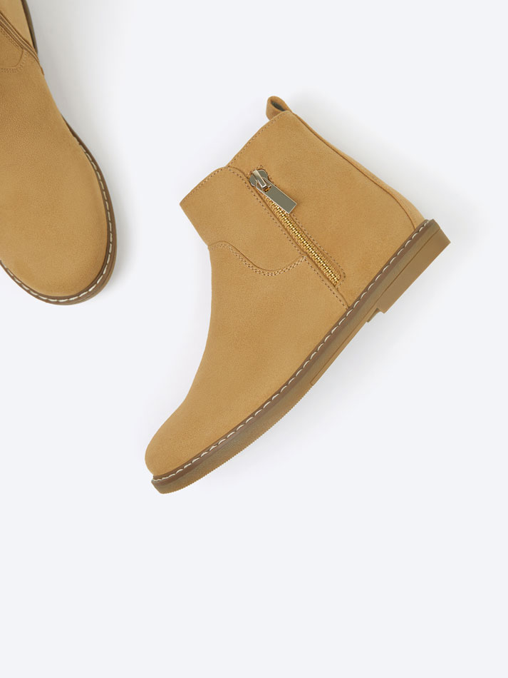 Bota de cano curto com zíper - Tom marrom
