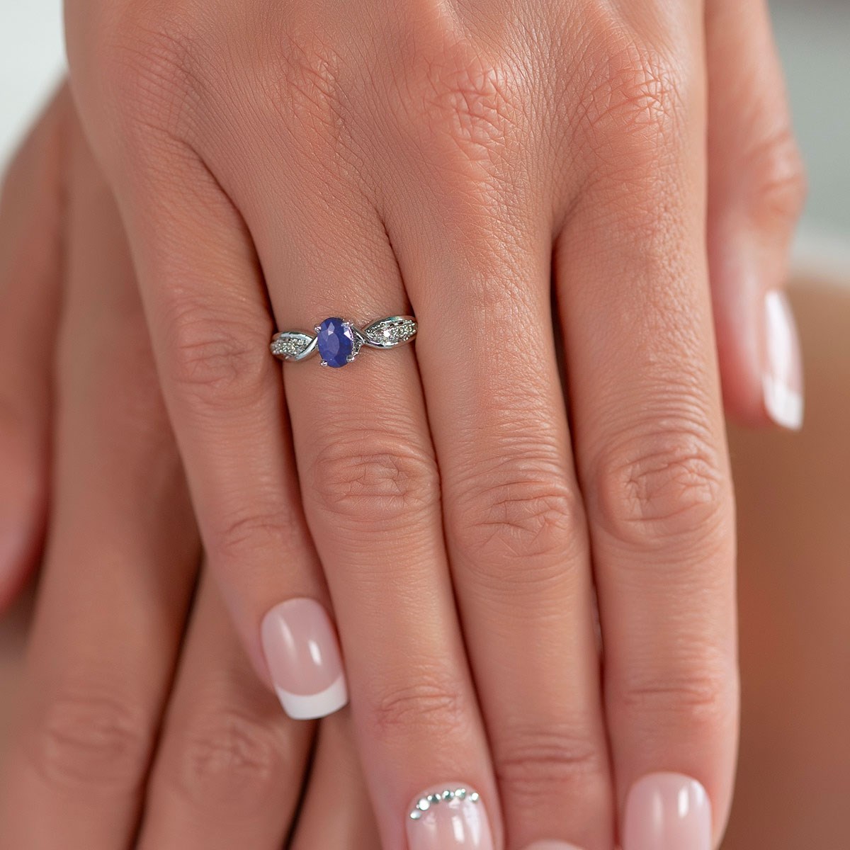 Bague Tanzanite et diamants sur Argent 925 1.32grs