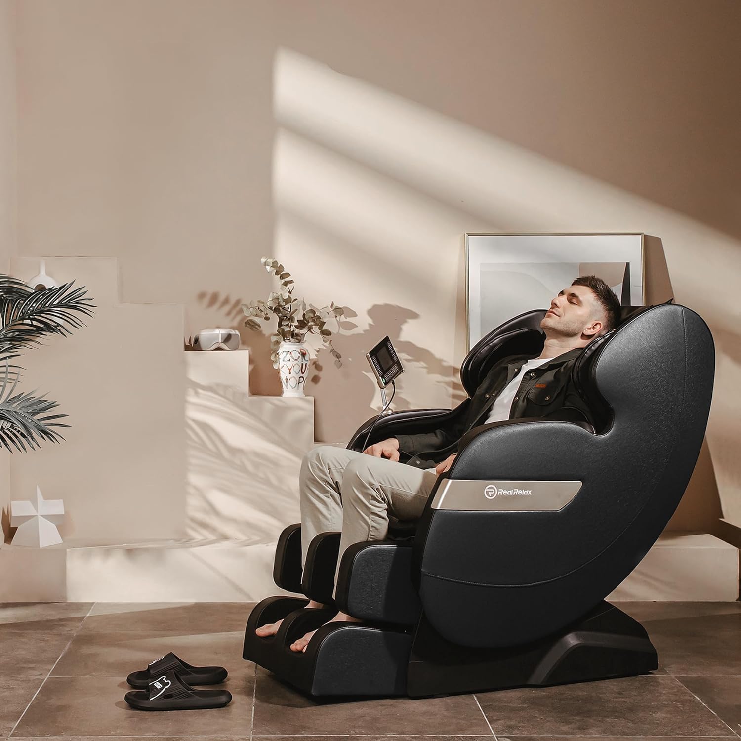 Poltrona de Massagem Real Relax 2024 com Trilho S de Núcleo Duplo, Massagem Corporal Completa, Reclinável com Gravidade Zero e Controle por Aplicativo, Preta e Cinza