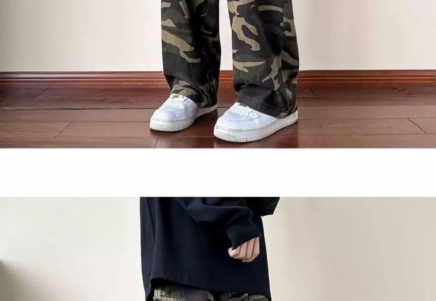 YERGO - Middelhoge camouflageprint jeans met wijde pijpen