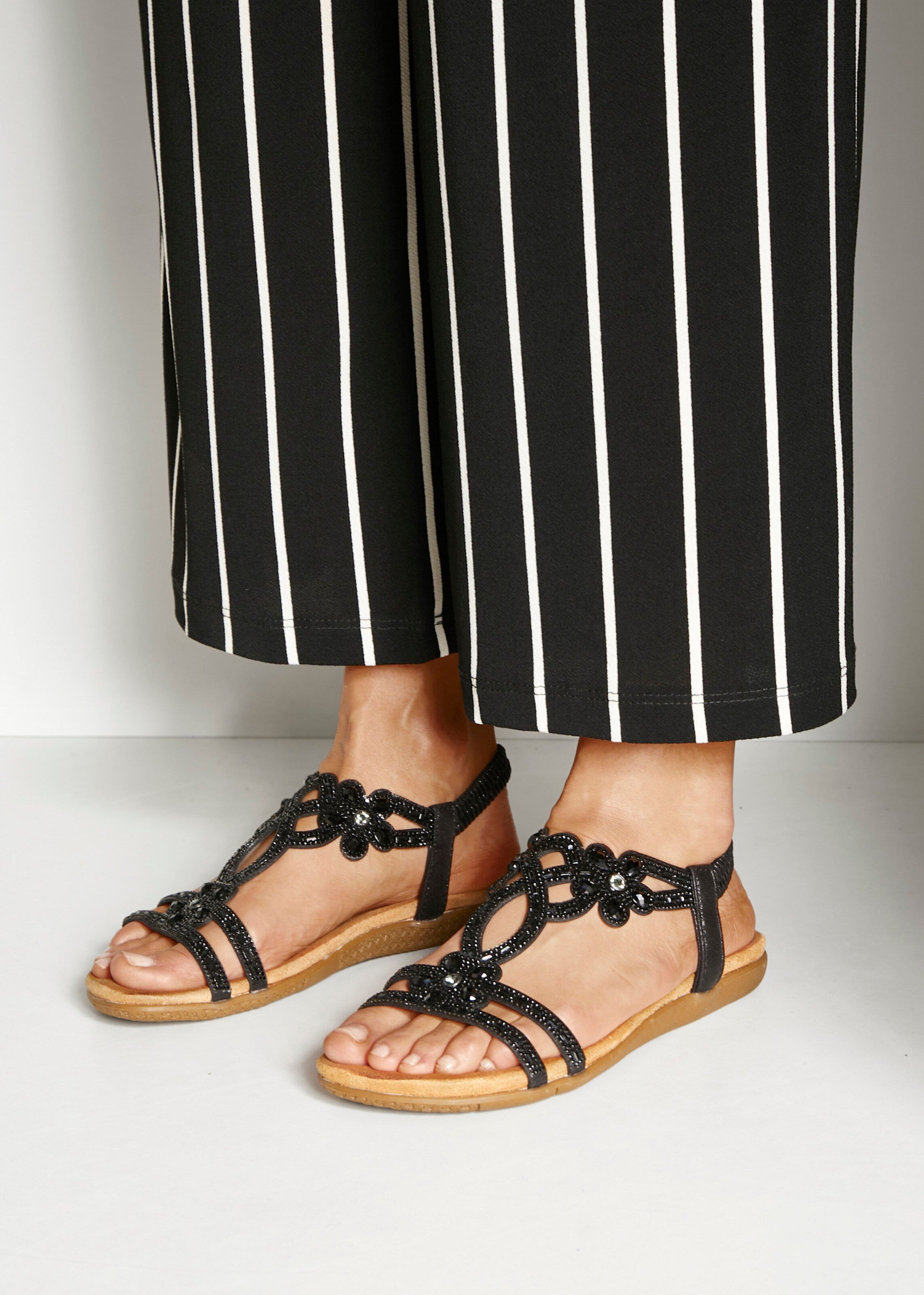 Vivance Sandale in schwarz