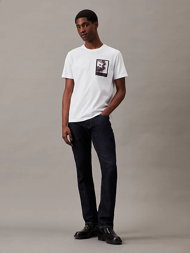 Camiseta com estampa floral