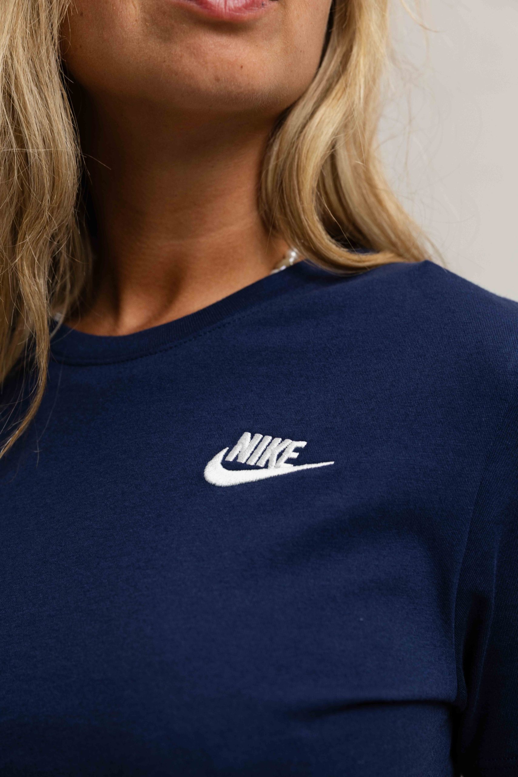 Nike Sportswear Club Essentials T-Shirt Dames Donkerblauw