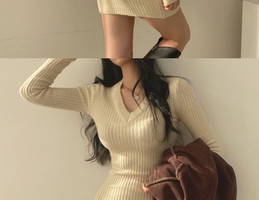 Leandra - Mini-jurk met lange mouwen en V-hals, effen geribbeld breisel