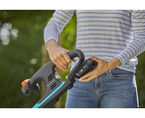 Gardena Häcksax EasyCut 40/18V P4A komplett (2,0 Ah batteri   standardladdare)