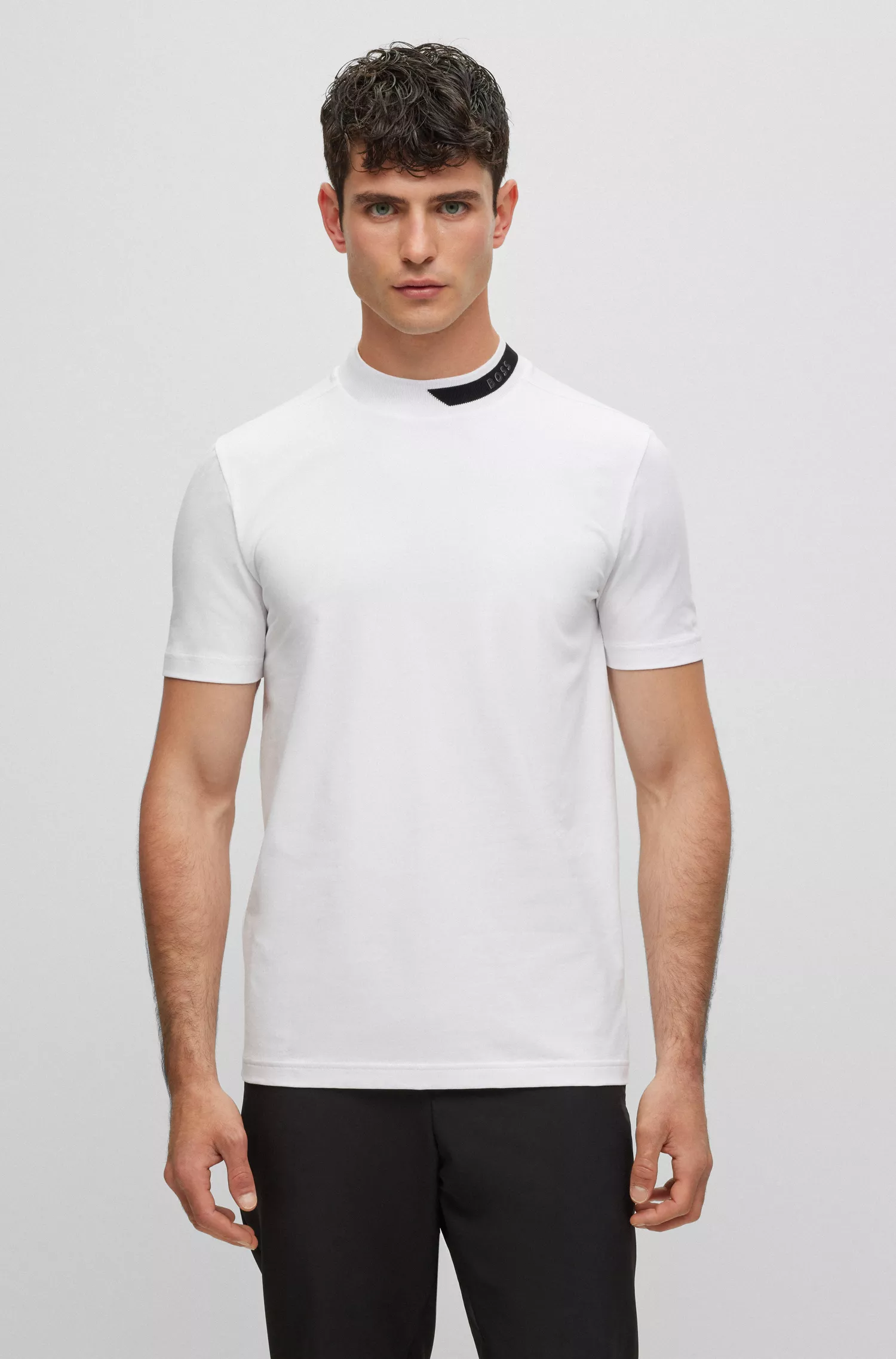 Camiseta BOSS verde em algodão stretch com gola jacquard listrada com o logotipo.