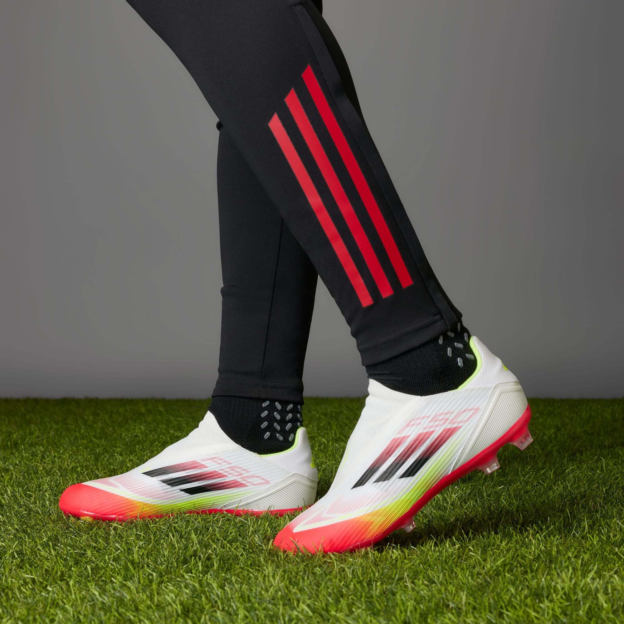 F50 League LL FG/MG Cloud White/Core Black/Solar Yellow