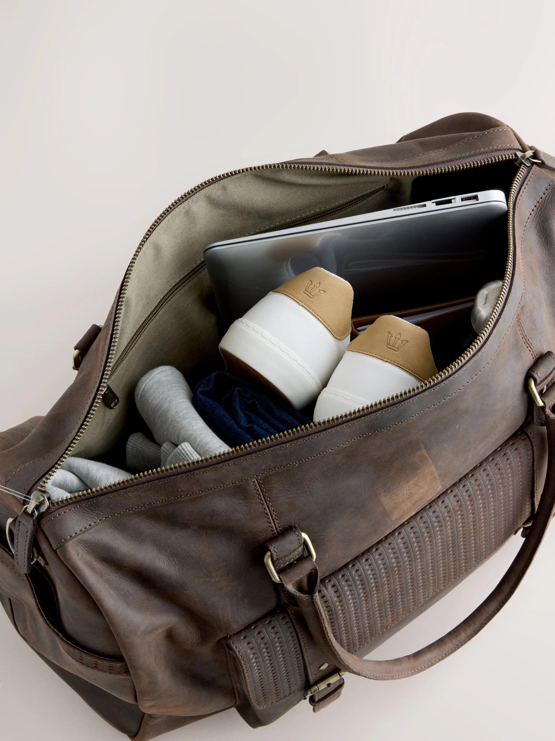 Bruin - Textured Oily Leather Holdall