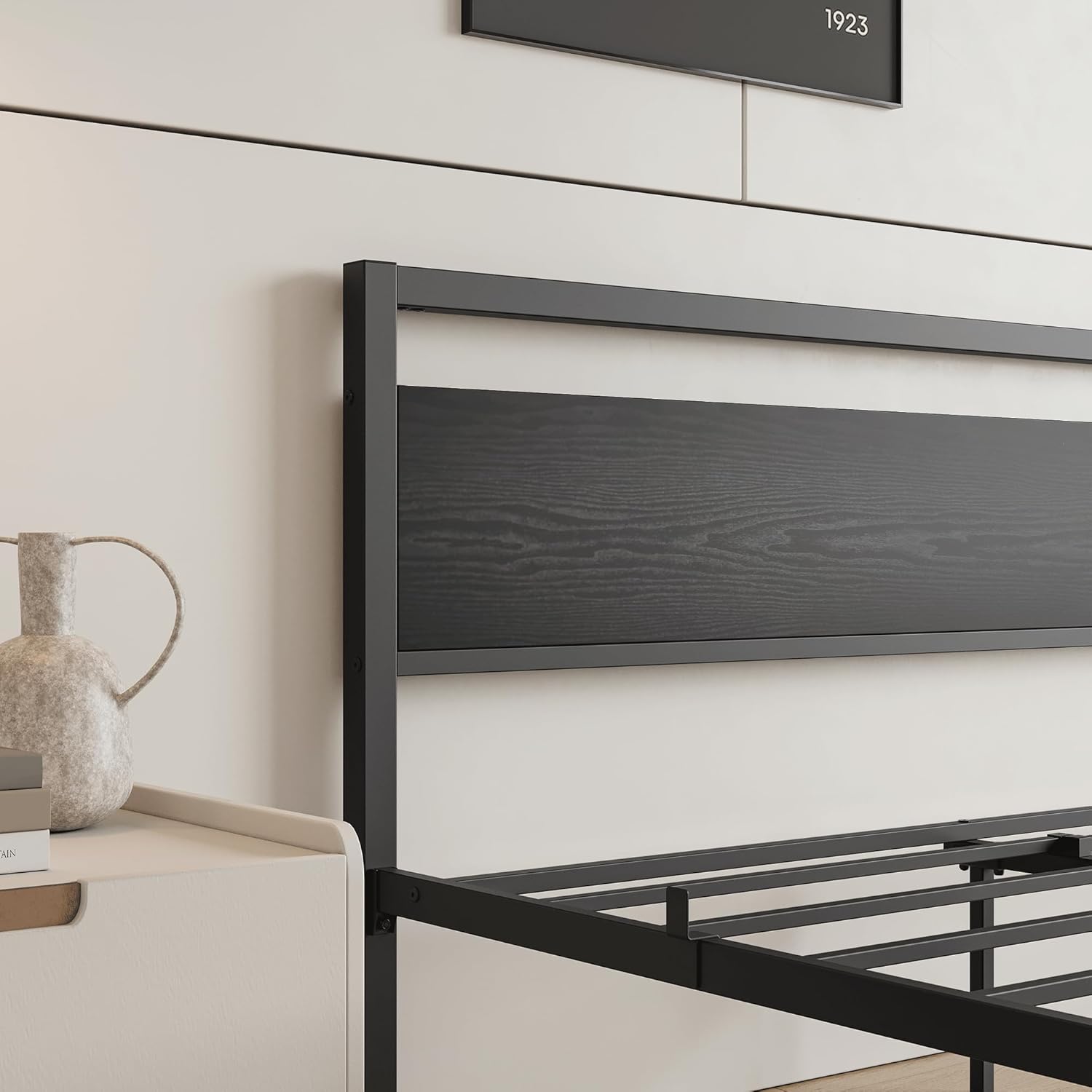 HOJINLINERO Kingsize-Bettgestell mit Kopfteil aus Holz, schwarzes Metallbettrahmen, Kingsize-Basis, solide Plattform-Metalllattenstütze und Stauraum unter dem Bett, Schlafzimmermöbel für Erwachsene,