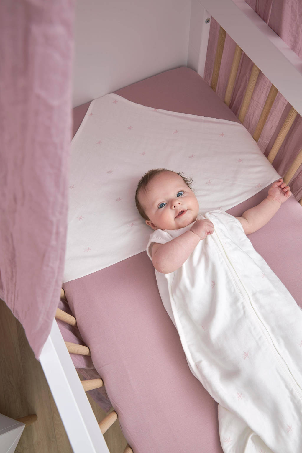 Mooi slaapzakje maar grote halsopeningX Mrs. Keizer hydrofiele baby slaapzak Ibiza wit/lila