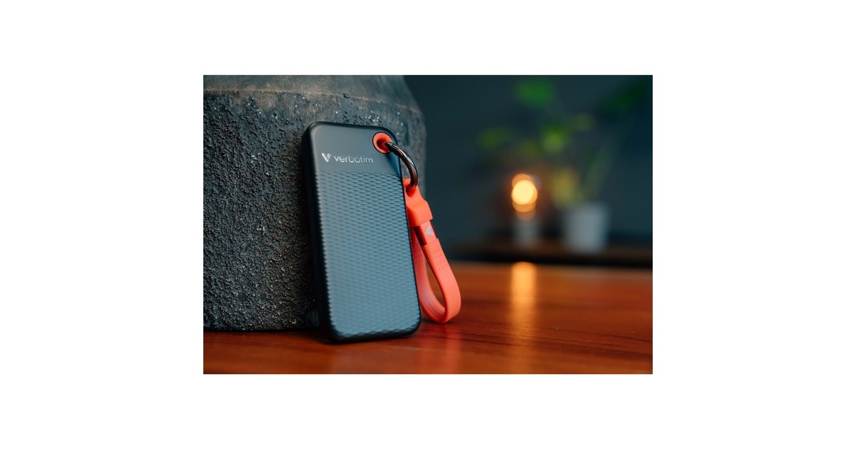 VerbatimPocket 2 TB externe SSD  (Zwart/rood, USB-C 3.2 Gen 2 (10 Gbit/s), Incl. met sleutelhanger en kabelbevestiging)