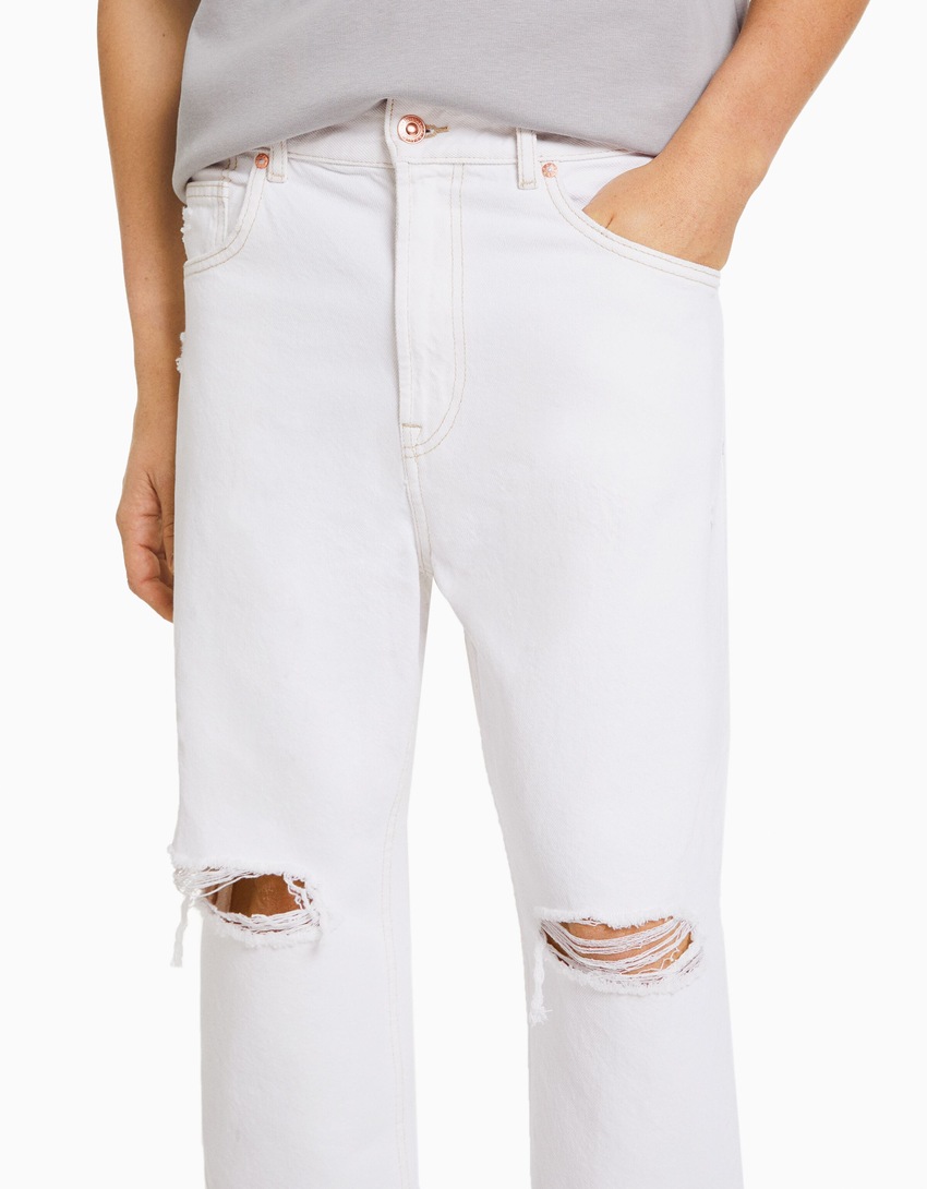 Calça jeans folgada com rasgos
