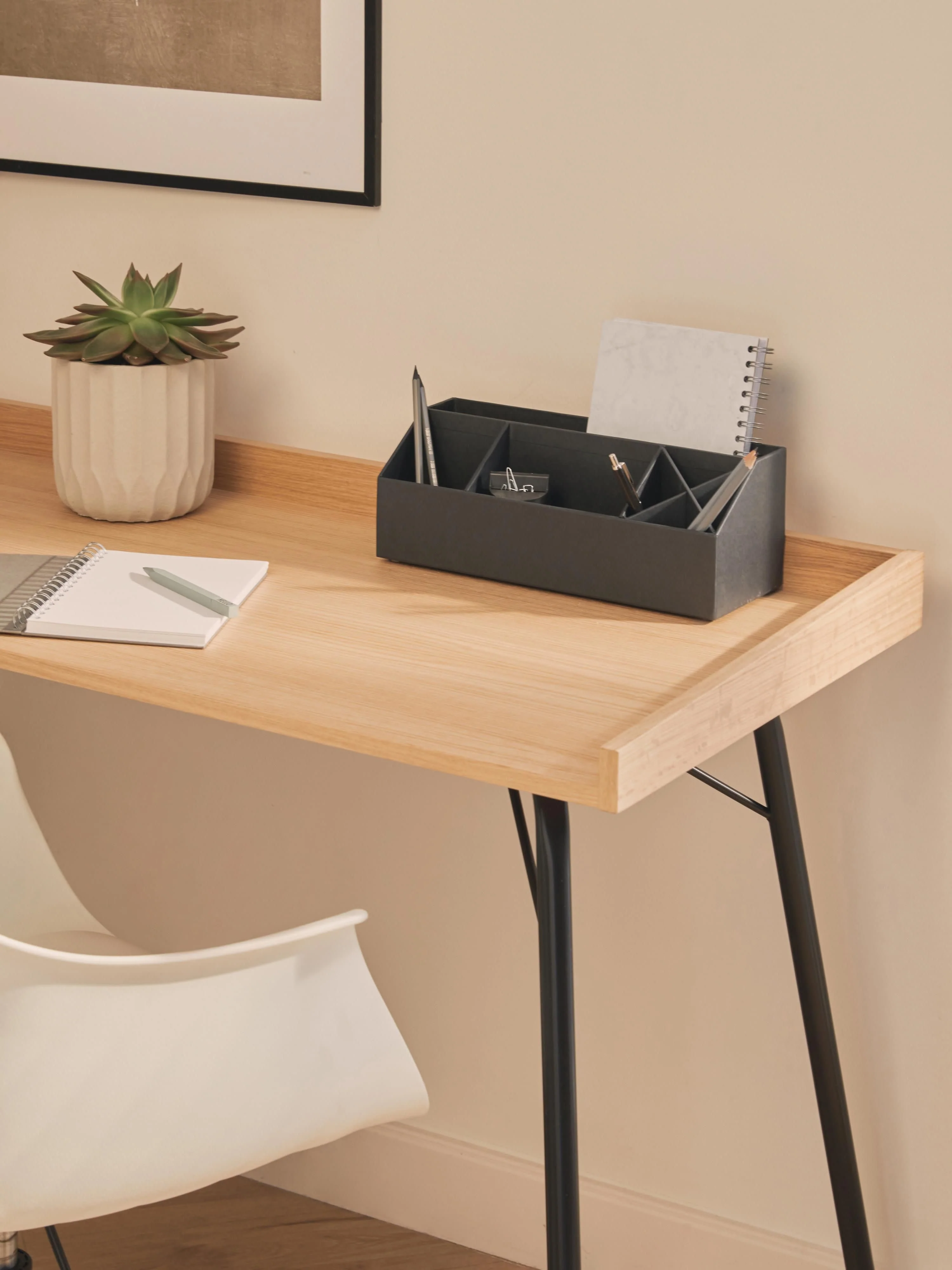 Bureau Rayburn met eikenhoutfineer