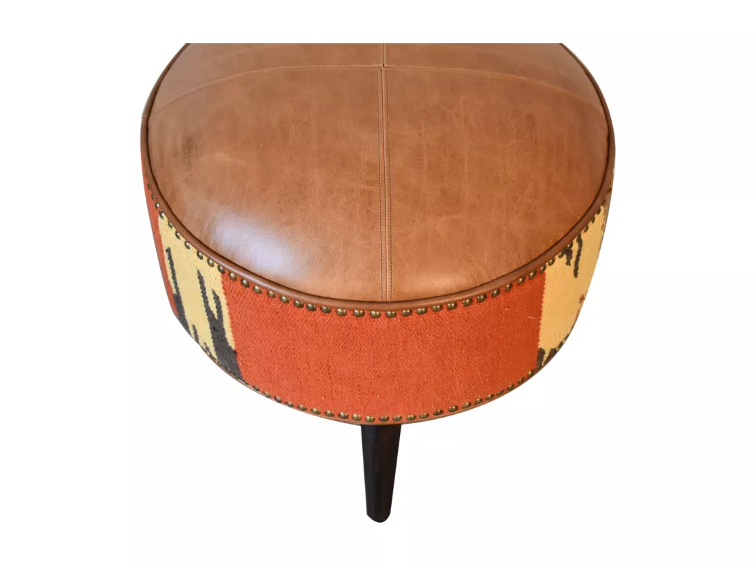 Pouf mixte en Durrie et cuir.