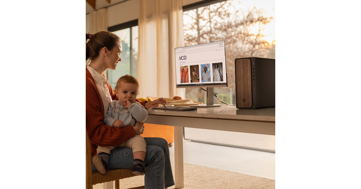 HPOmniDesk M03-0030nd (B7WT8EA) pc-systeem  (Zwart/houtkleur | Core Ultra 7 265 | Intel Graphics | 16 GB | 1 TB SSD)