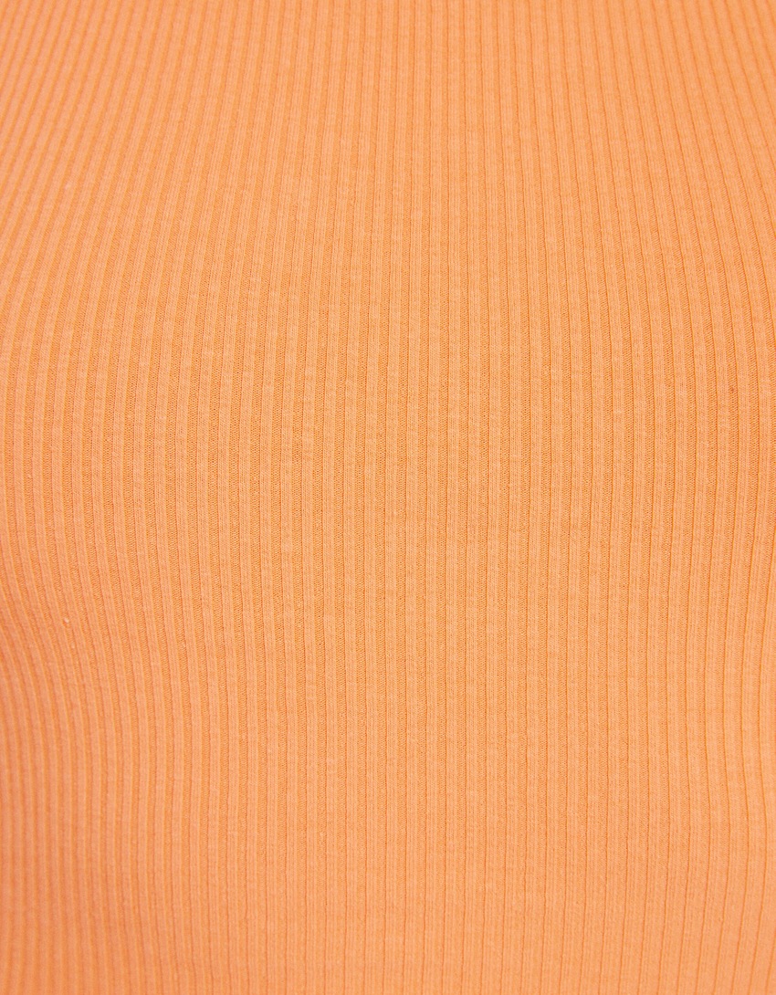 Camiseta canelada sem mangas