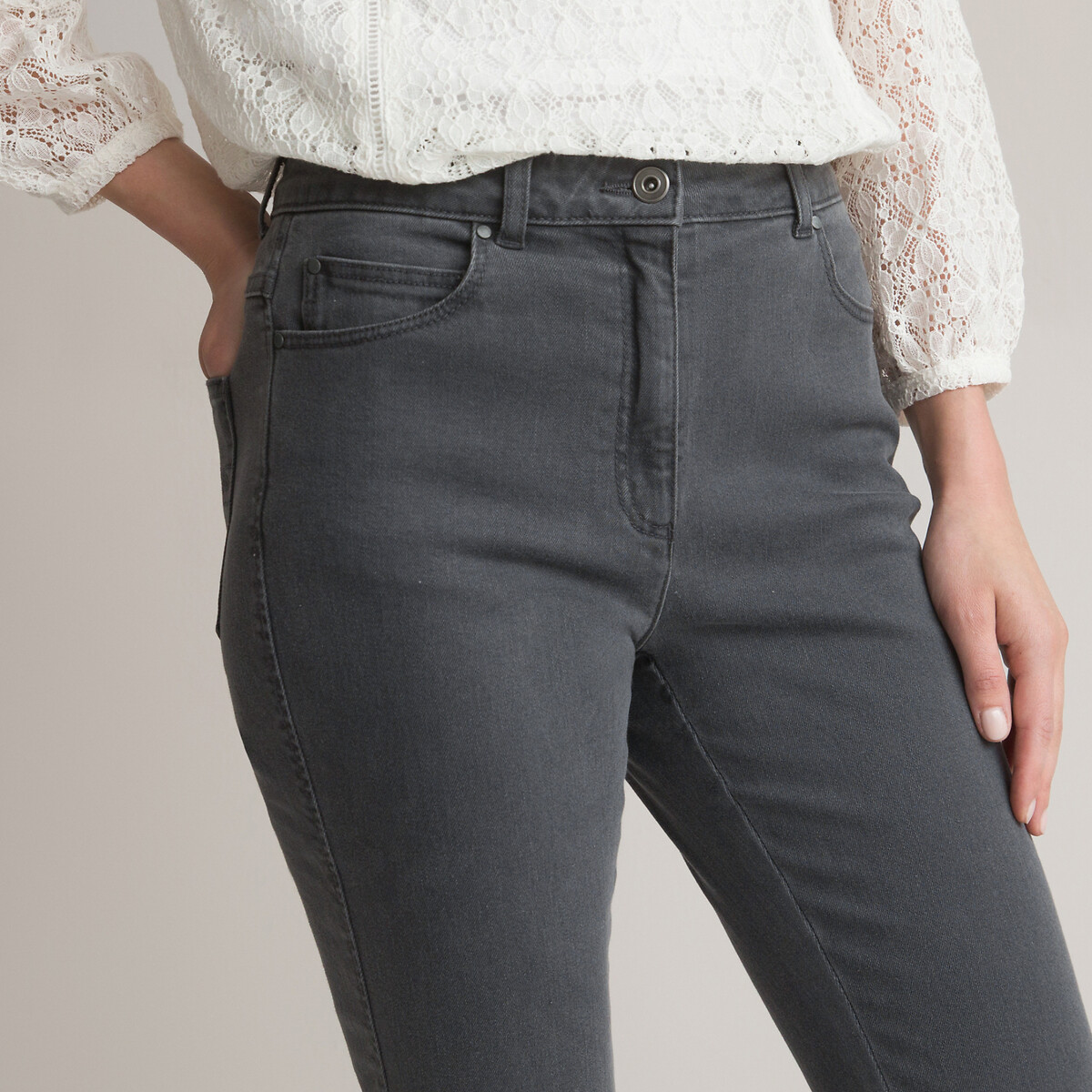 ANNE WEYBURN<br>Calça jeans reta normal