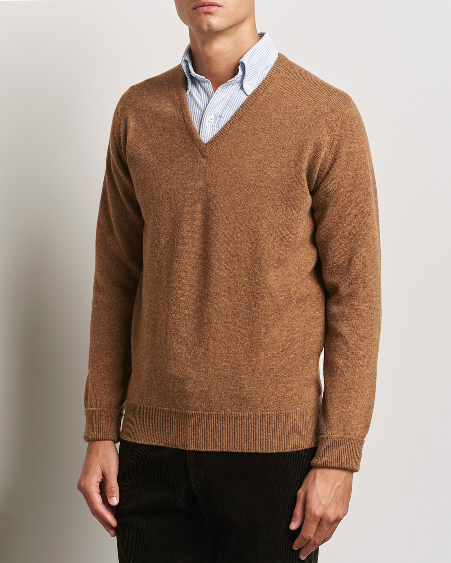 William Lockie Rob Lambswool V-Neck Savannah