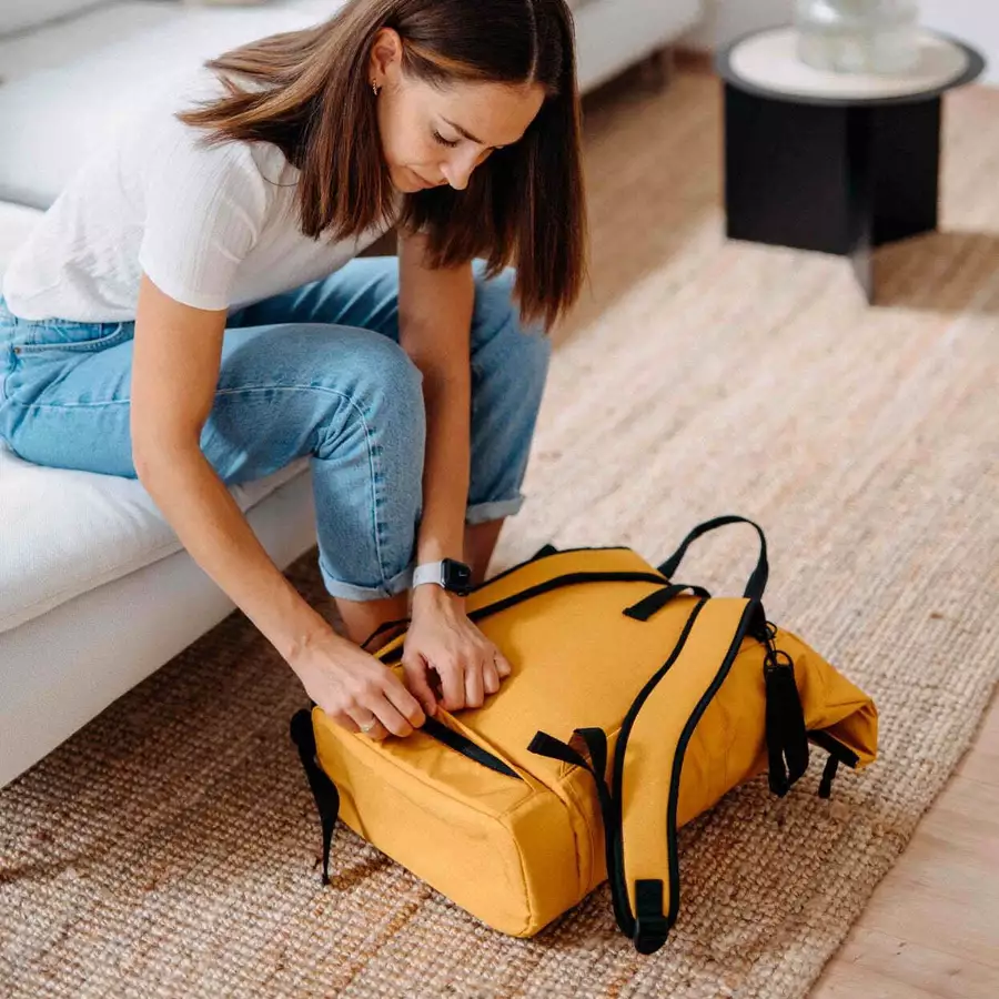 Anna und Oskar Fairer Wickelrucksack Hugo Senfgelb