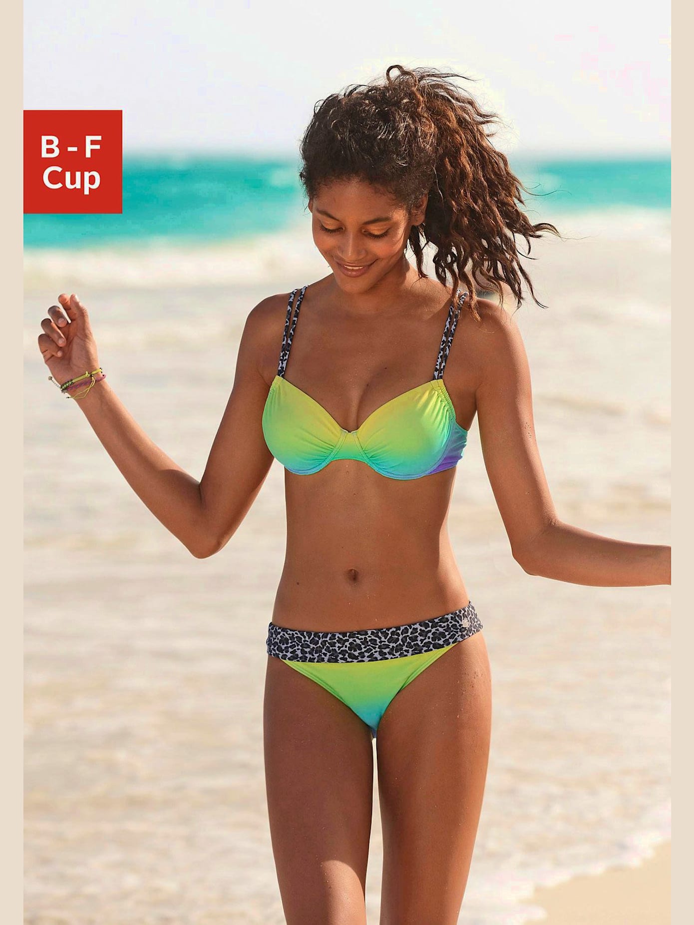 Maillot de bain à armatures aspect batik mode, détails tendance. imprimé léopard