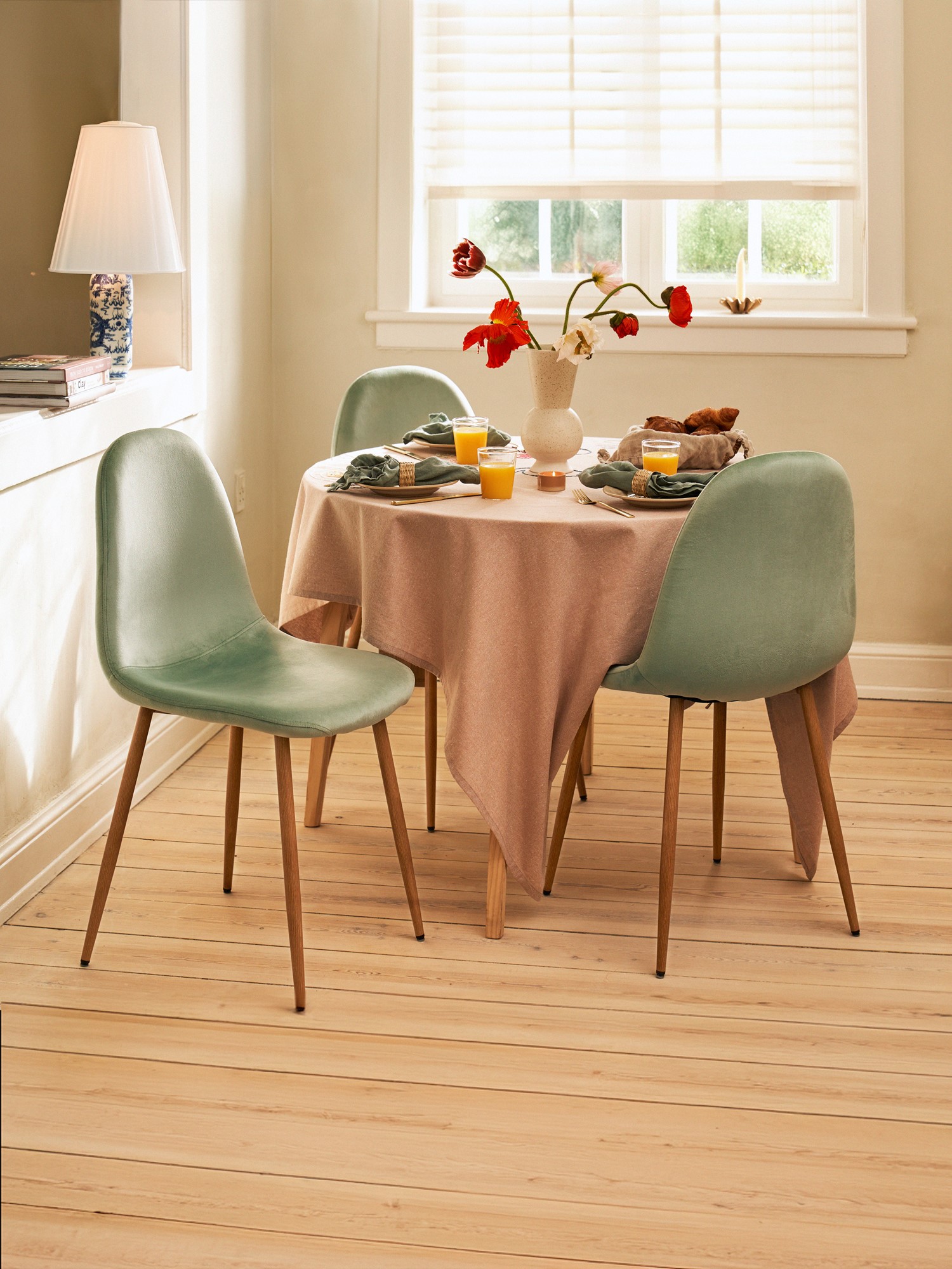 Stol i velour | Polyester/jern/poppeltræ/skum. 40,5 x 44,5 x 89 cm. | Pine Green