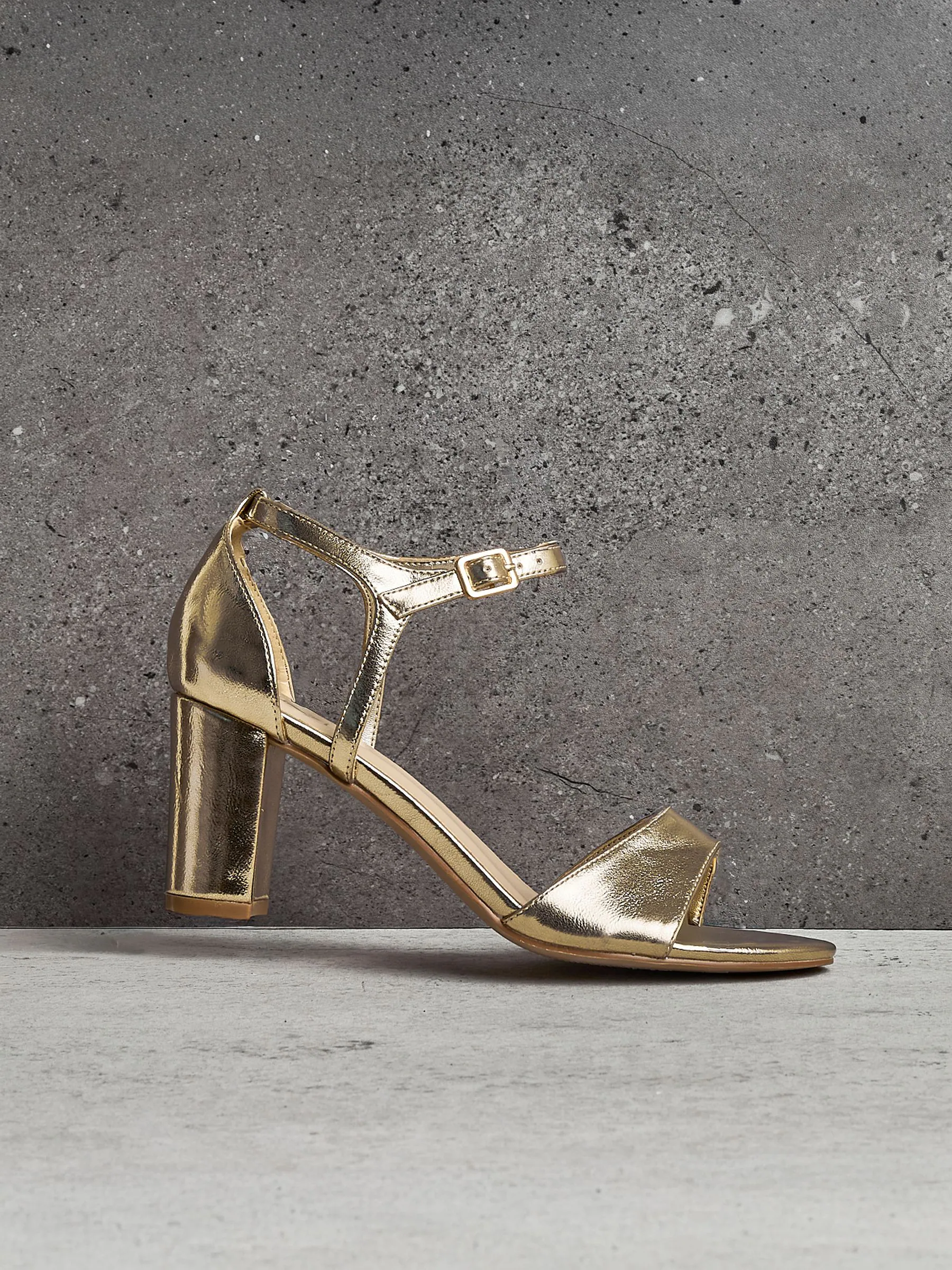 Goud - Linzi Abby Closed Back Block Heel Sandals