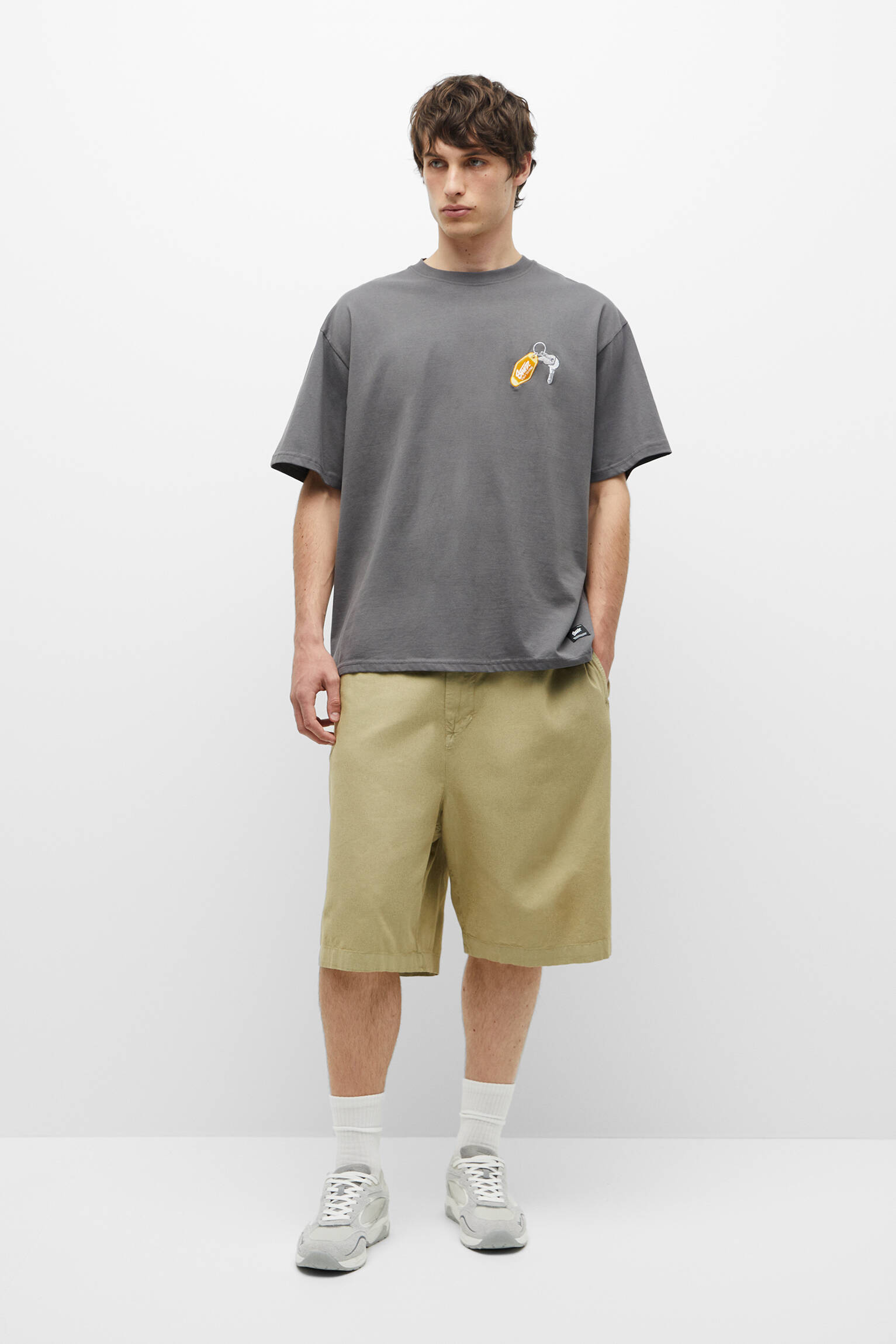 CAMISETA DE MANGA CURTA BORDADA - CINZA ANTRACITE