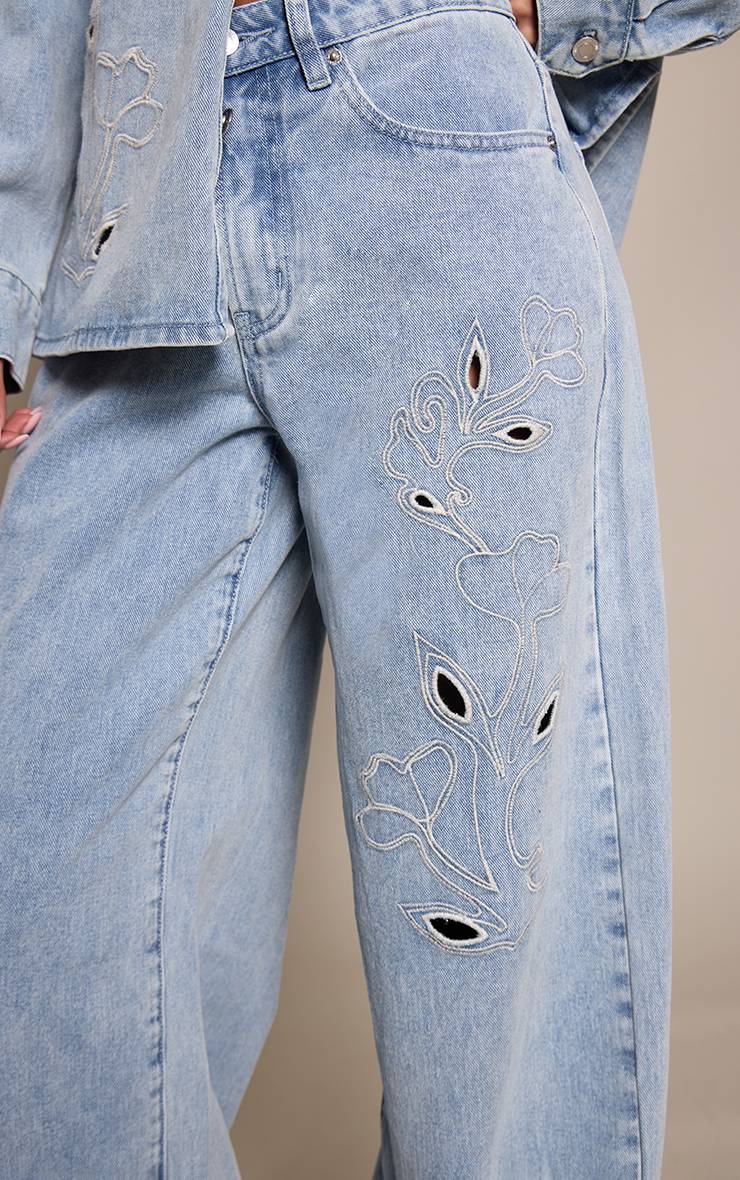 Mid Blue Wash Jean Large Bleu Moyen Avec Détails Brodés