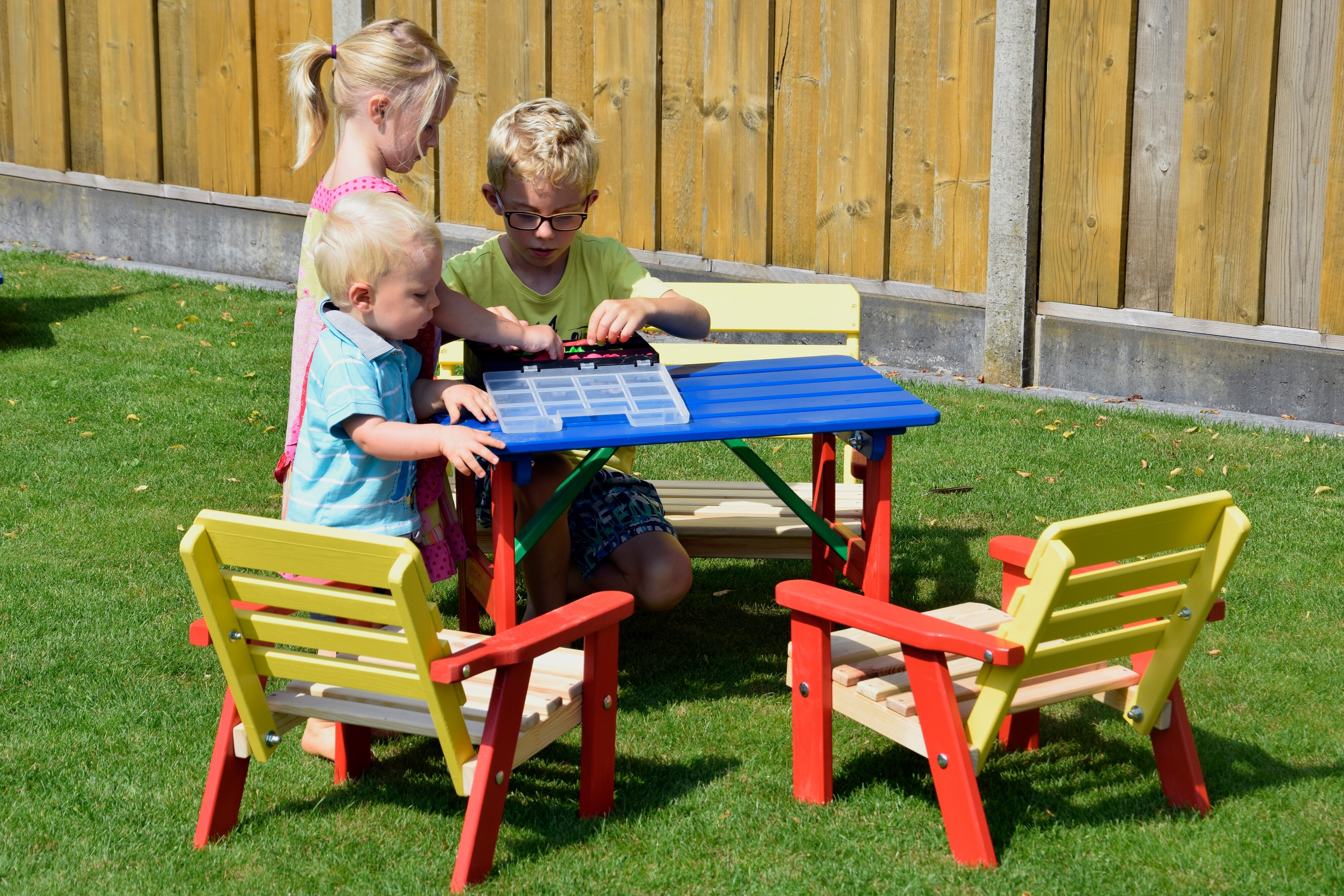 dobar Mehrfarbige Kindersitzgarnitur mit Tisch