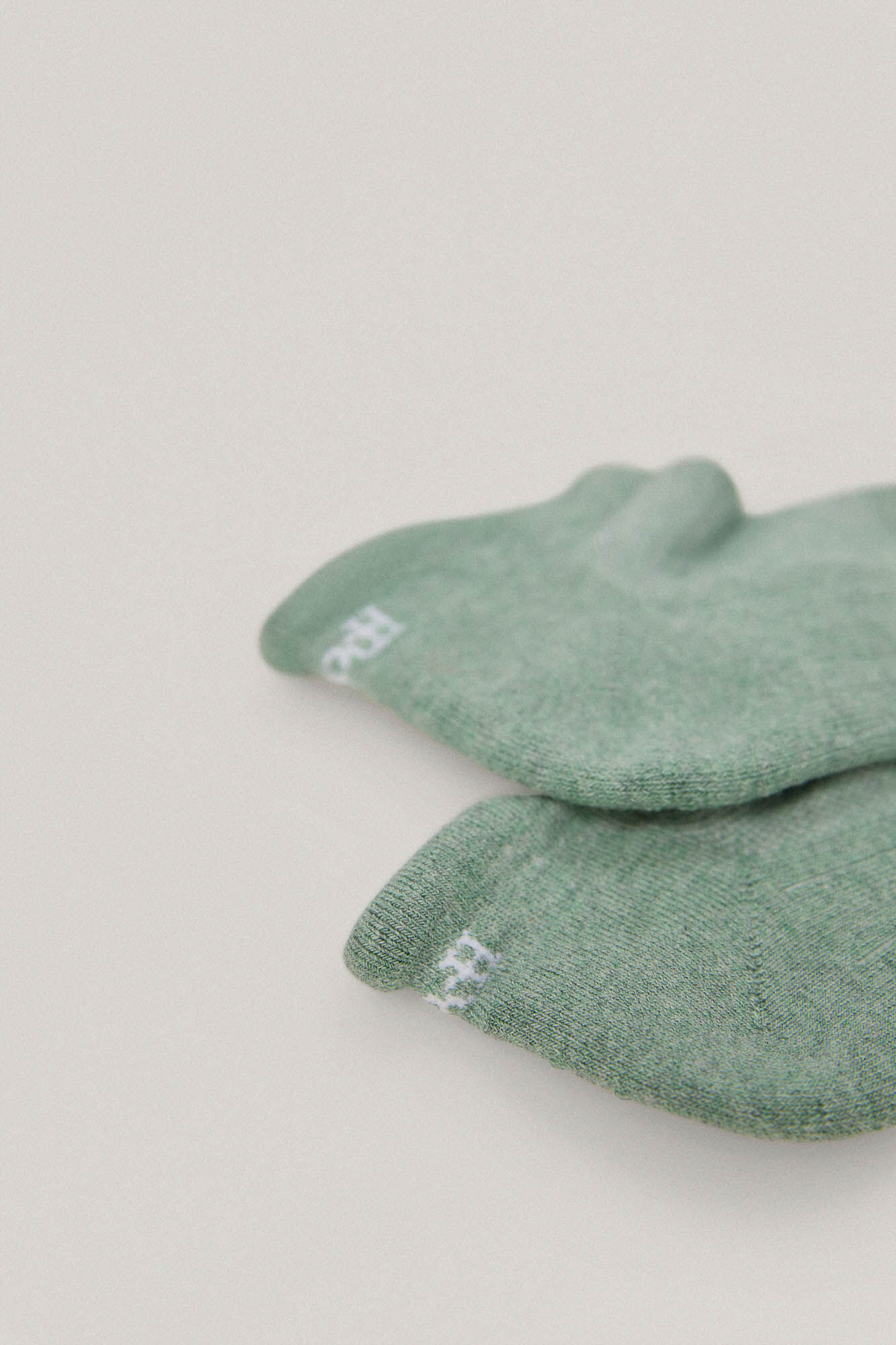 Meias esportivas de cano curto com logo - Verde