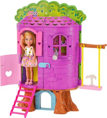 Barbie - Chelsea Dukke I Træhus - 10+ Dele
